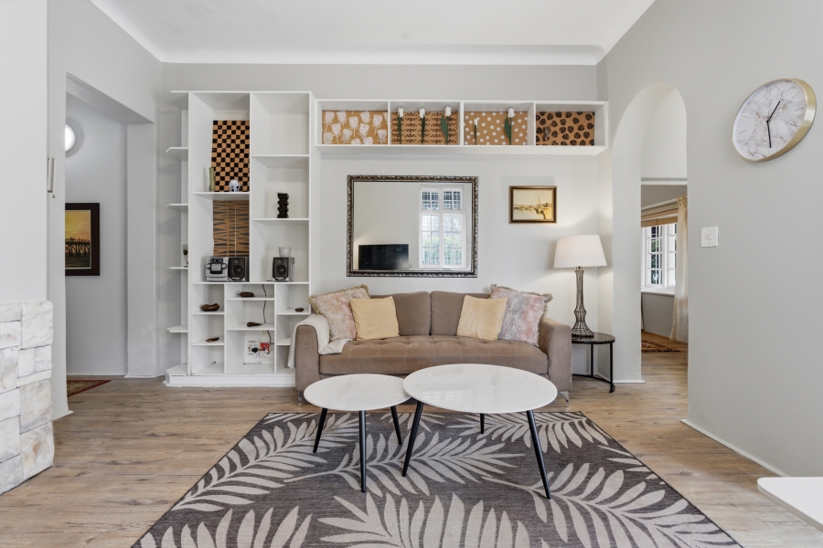 2 Bedroom Property for Sale in Sea Point Western Cape